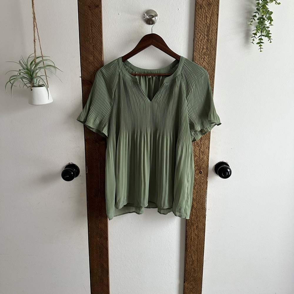 Cracker Barrel Boutique Sage Green Pleated Women's Blouse Size Small - Picture 10 of 16